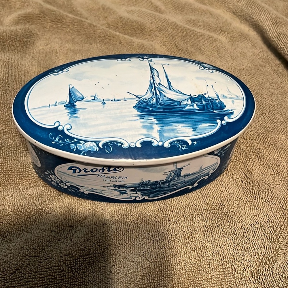 Droste Haarlem Holland tin delft like artwork almost perfect condition empty